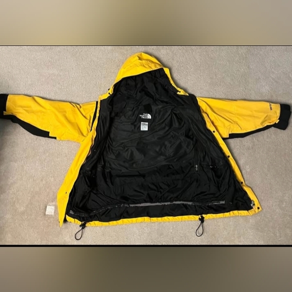 Men's North face Windbreaker - Picture 2 of 4
